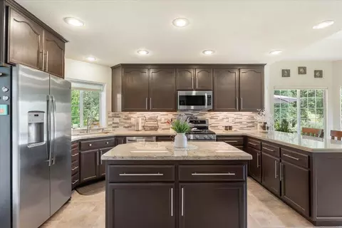 Kitchen - 1750 Player Ct, Redding, CA 96003 photo 2 of 5