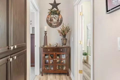 Entry Way - 1750 Player Ct, Redding, CA 96003 photo 4 of 4