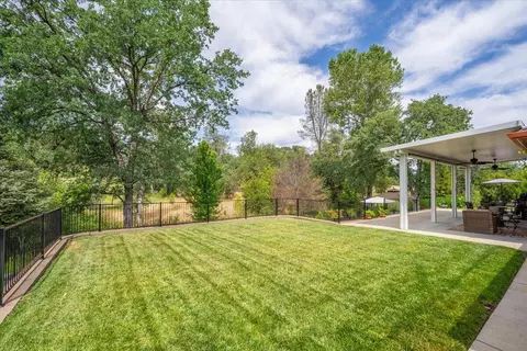 Exterior - 1750 Player Ct, Redding, CA 96003 photo 4 of 22