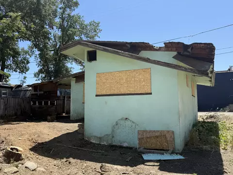 Exterior - 987 July Way, Redding, CA 96003 photo 6 of 9