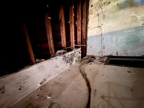 Bath - 987 July Way, Redding, CA 96003 photo 1 of 2