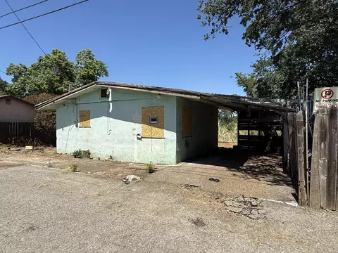 Exterior - 987 July Way, Redding, CA 96003 photo 3 of 9