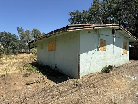 Exterior - 987 July Way, Redding, CA 96003 photo 5 of 9