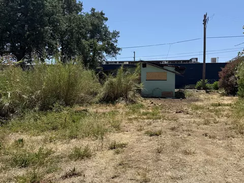 Exterior - 987 July Way, Redding, CA 96003 photo 7 of 9