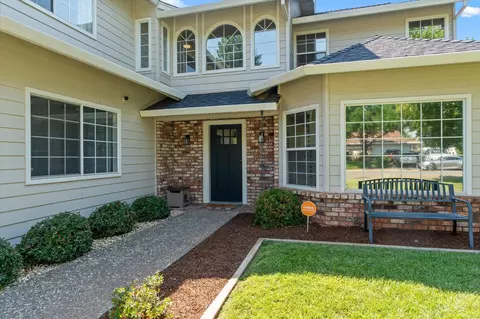 4676 Dandelion Dr, Redding, CA 96002 photo 2
