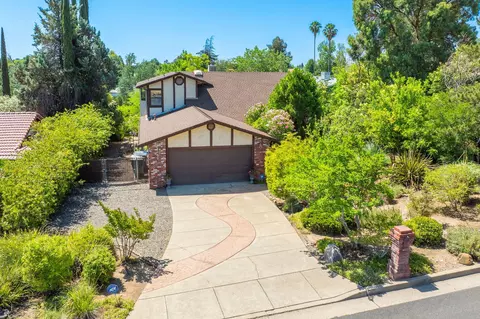 2173 Oak Ridge Dr, Redding, CA 96001