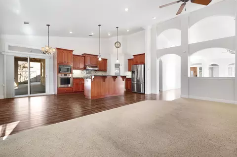 Living - 580 Castenda Dr, Redding, CA 96003 photo 3 of 4