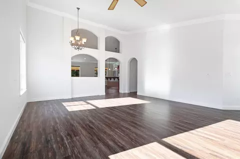 Living - 580 Castenda Dr, Redding, CA 96003 photo 2 of 4