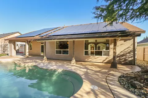 Exterior - 580 Castenda Dr, Redding, CA 96003 photo 6 of 9