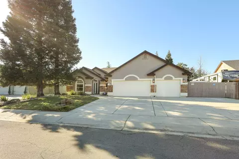 Exterior - 580 Castenda Dr, Redding, CA 96003 photo 4 of 9