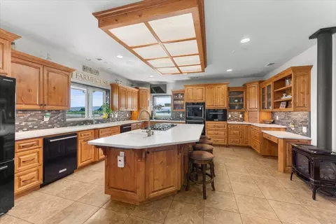 Kitchen - 41494 Gomez Rd, Fall River Mills, CA 96028 photo 3 of 9