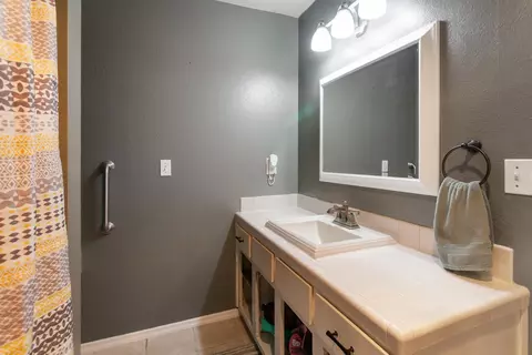 Bath - 369 Christina Dr, Red Bluff, CA 96080 photo 1 of 3
