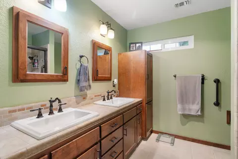 Bath - 369 Christina Dr, Red Bluff, CA 96080 photo 2 of 3