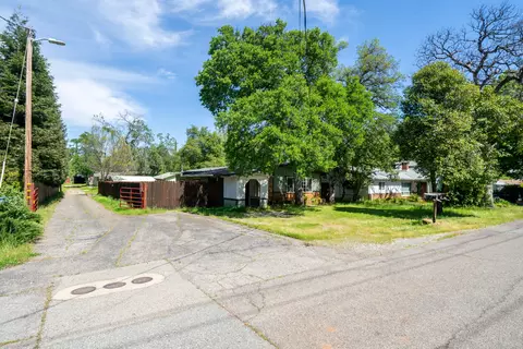 1440 Oakdale Ln, Redding, CA 96002