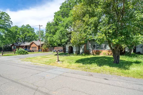 1440 Oakdale Ln, Redding, CA 96002 photo 2