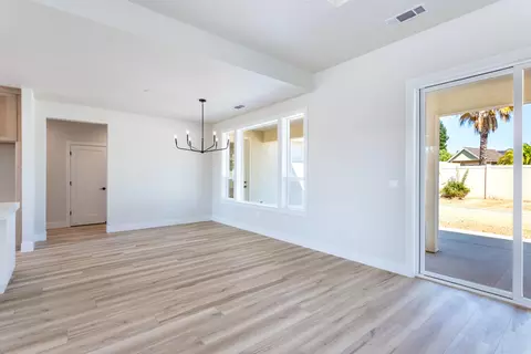 4798 Ferrington Ct, Redding, CA 96003 photo 9