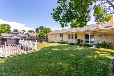 676 Country Oak Dr, Redding, CA 96003 photo 18