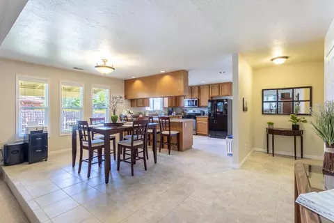 676 Country Oak Dr, Redding, CA 96003 photo 8