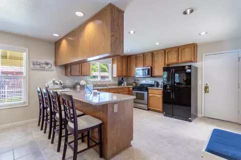 676 Country Oak Dr, Redding, CA 96003 photo 6