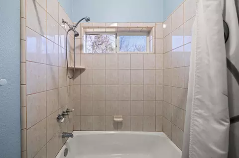 Bath - 6960 Churn Crk Rd, Redding, CA 96002 photo 4 of 4