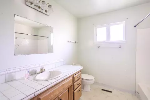 Bath - 8415 Valley View Rd, Redding, CA 96001 photo 1 of 1