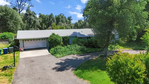 8415 Valley View Rd, Redding, CA 96001