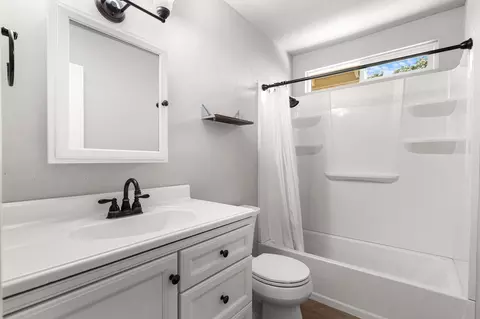 Bath - 1333 Deborah Dr, Red Bluff, CA 96080 photo 2 of 2