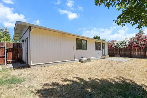 Exterior - 1333 Deborah Dr, Red Bluff, CA 96080 photo 3 of 7