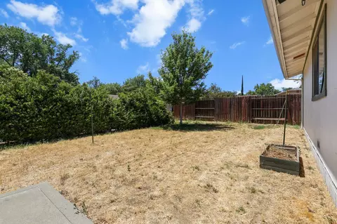 Exterior - 1333 Deborah Dr, Red Bluff, CA 96080 photo 5 of 7