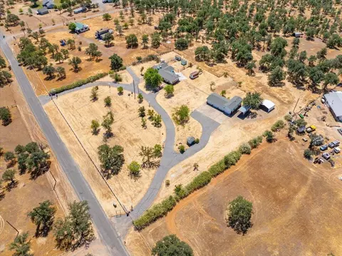 19307 Davidson Ln, Anderson, CA 96007 photo 2