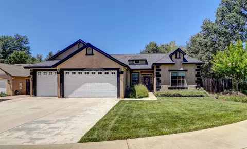 1835 Dellwood Dr, Redding, CA 96003 photo 1