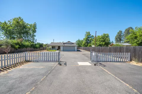 16575 Hawthorne Ave, Anderson, CA 96007