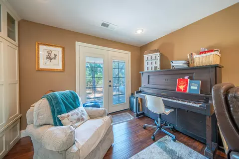 Entry Way - 10855 Beaver Rd, Oak Run, CA 96069 photo 1 of 3