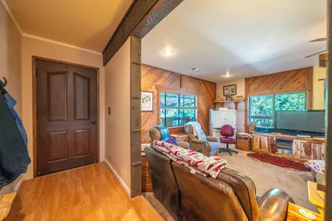 Entry Way - 10855 Beaver Rd, Oak Run, CA 96069 photo 2 of 3