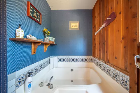Bath - 10855 Beaver Rd, Oak Run, CA 96069 photo 5 of 7