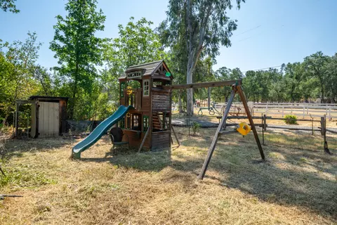 Exterior - 10855 Beaver Rd, Oak Run, CA 96069 photo 11 of 34