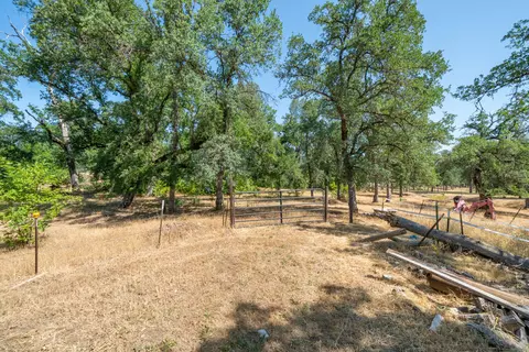 Exterior - 10855 Beaver Rd, Oak Run, CA 96069 photo 28 of 34