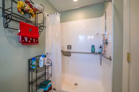 Bath - 10855 Beaver Rd, Oak Run, CA 96069 photo 2 of 7