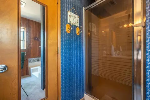 Bath - 10855 Beaver Rd, Oak Run, CA 96069 photo 4 of 7