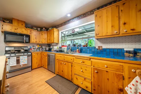Kitchen - 10855 Beaver Rd, Oak Run, CA 96069 photo 2 of 3