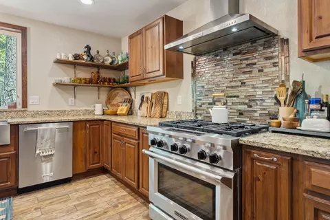 Kitchen - 8637 Savannah Way, Shingletown, CA 96088 photo 3 of 6