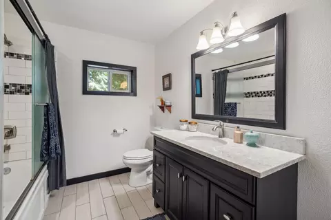 Bath - 8637 Savannah Way, Shingletown, CA 96088 photo 3 of 3