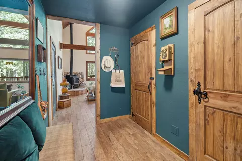 Entry Way - 8637 Savannah Way, Shingletown, CA 96088 photo 3 of 6
