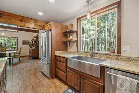 Kitchen - 8637 Savannah Way, Shingletown, CA 96088 photo 5 of 6