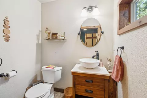 Bath - 8637 Savannah Way, Shingletown, CA 96088 photo 2 of 3