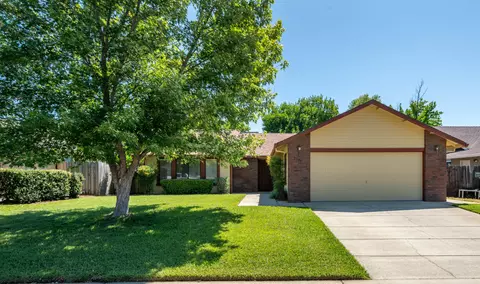 2529 Candlewood Dr, Redding, CA 96003