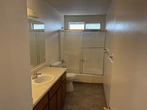 Bath - 3446 Court St, Redding, CA 96001 photo 1 of 3