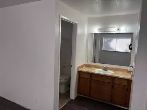 Bath - 3446 Court St, Redding, CA 96001 photo 3 of 3