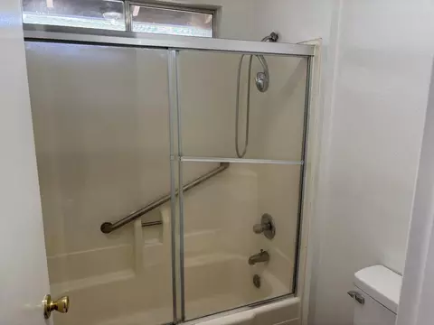 Bath - 3446 Court St, Redding, CA 96001 photo 2 of 3