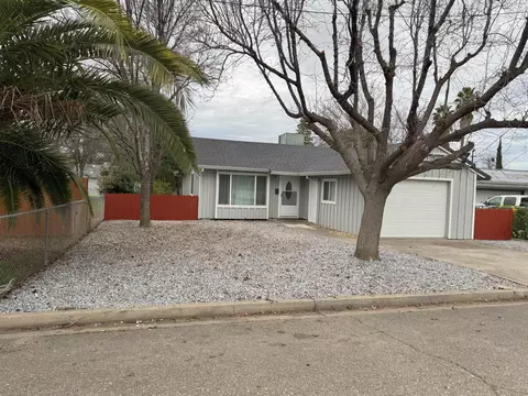864 Olive St, Red Bluff, CA 96080 photo 2